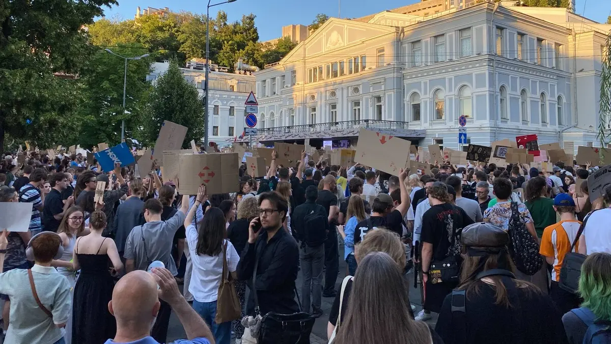 УЗАГАЛЬНЕННЯ: Закон щодо НАБУ/САП набув чинності, західні політики заявляють про загрози для євроінтеграції; географія протестів шириться; Зеленський анонсує новий законопроєкт з нормами для незалежності антикорупційних інституцій