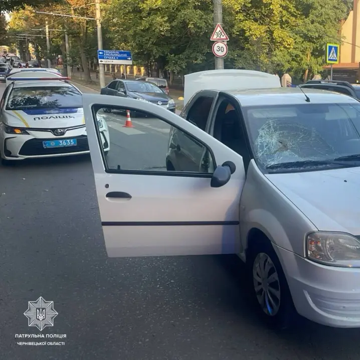 На Садовій у Чернівцях трапилася аварія: рух ускладнено
