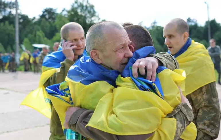 Із російського полону повернули ще одну групу поранених та молодих українських військових 