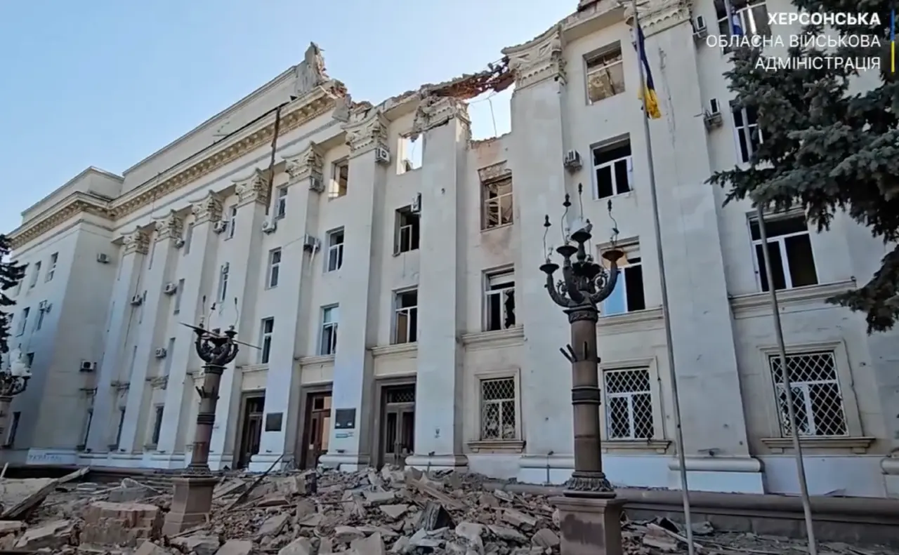 Росія скинула чотири авіабомби на центр Херсона: є поранені, зруйновані будівлі