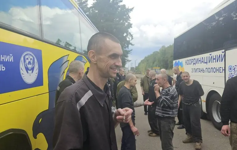 В День Незалежності додому з полону повернули захисників України