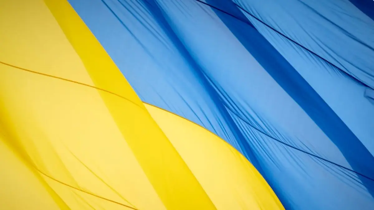 Відносна більшість українців за демократію, але під час війни тяжіють до наявності сильного лідера, – соцопитування КМІС
