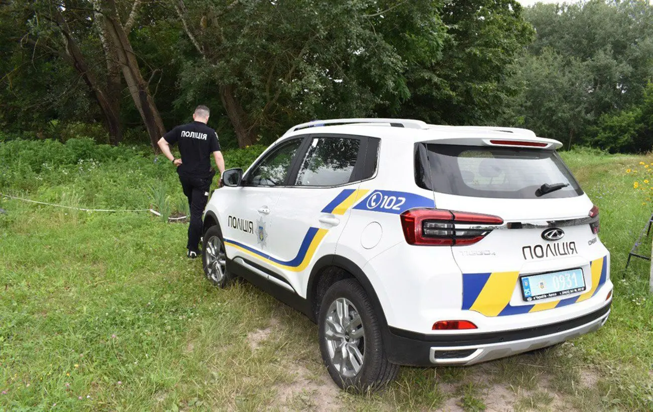 Росіяни вдарили FPV-дроном по авто поліції в Харківській області: 4 поранених