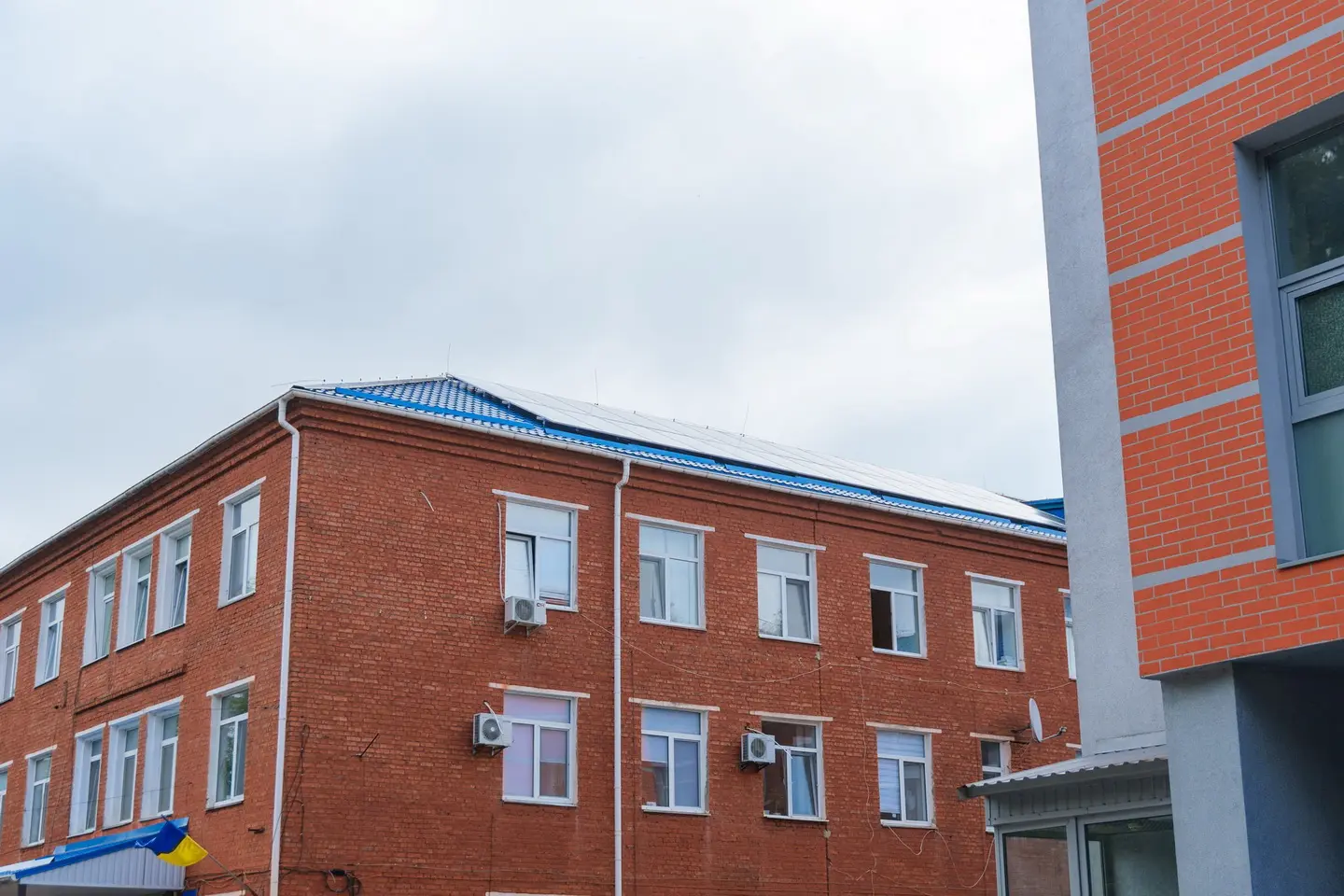У вінницькій лікарні швидкої допомоги встановили сонячні електростанції