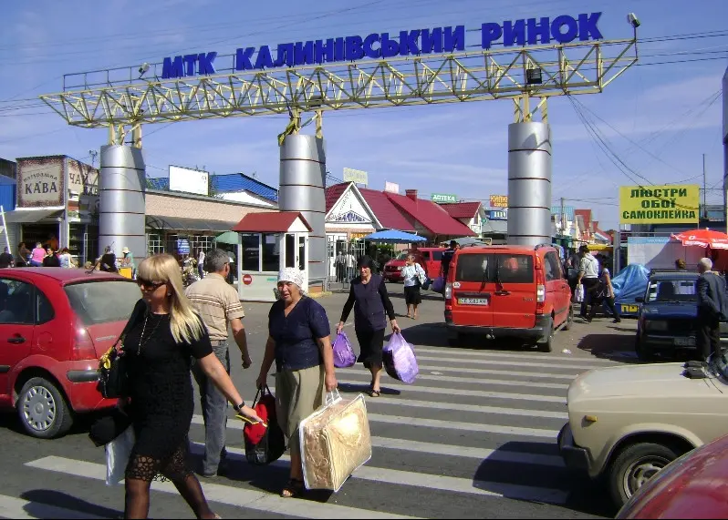 Нинішній мер Чернівців Роман Клічук заробив перший капітал на Калинівському ринку, продаючи турецькі килими
