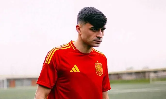 Игрок Барселоны попал в курьёз, а его реакция рассмешила фанатов