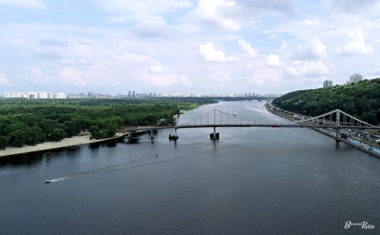 Фахівці пояснили, чому ремонтують Пішохідний міст на Труханів острів