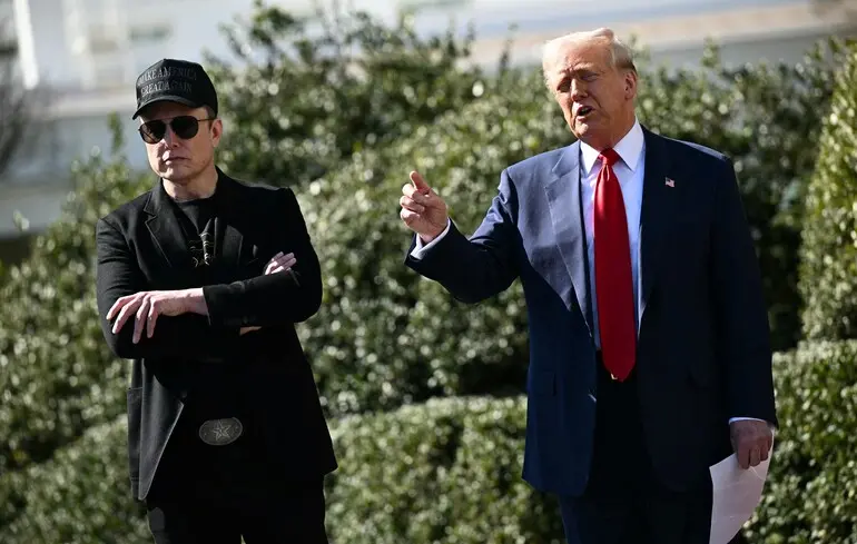 Трамп заявив, що подумає над депортацією Маска