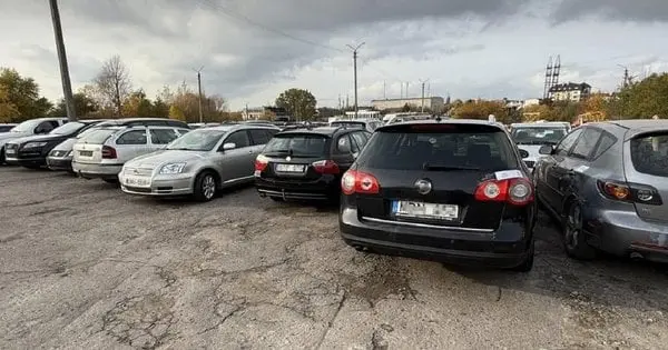 33-річного львів’янина затримали за продаж ввезених для армії 19 автомобілів