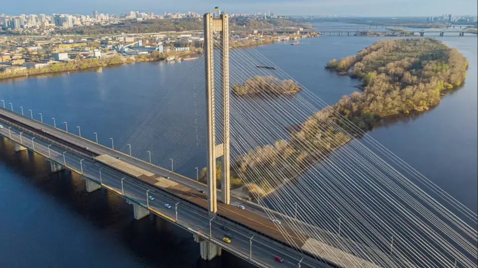 Сталевий настил Південного мосту відремонтують за 38 млн гривень