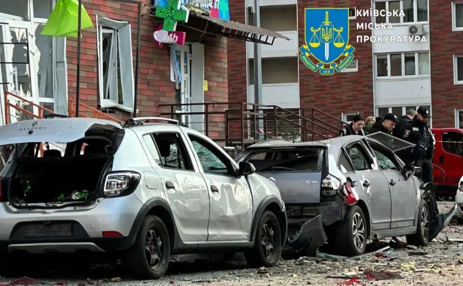 У столиці160 фахівців та десятки одиниць техніки ліквідовують наслідки ворожого обстрілу
