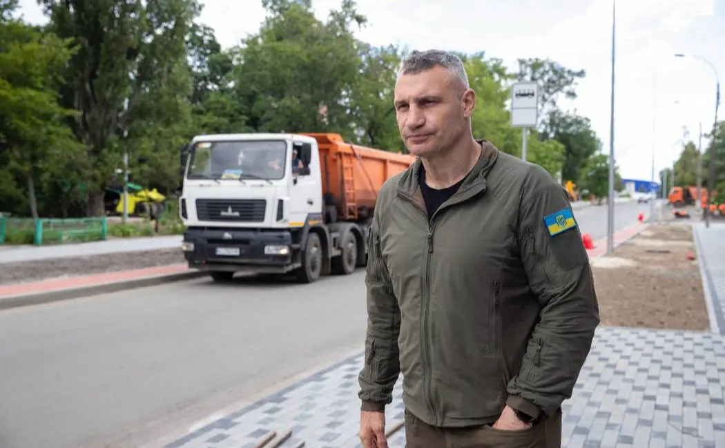 Віталій Кличко перевірив хід капремонту вулиці Зрошувальної
