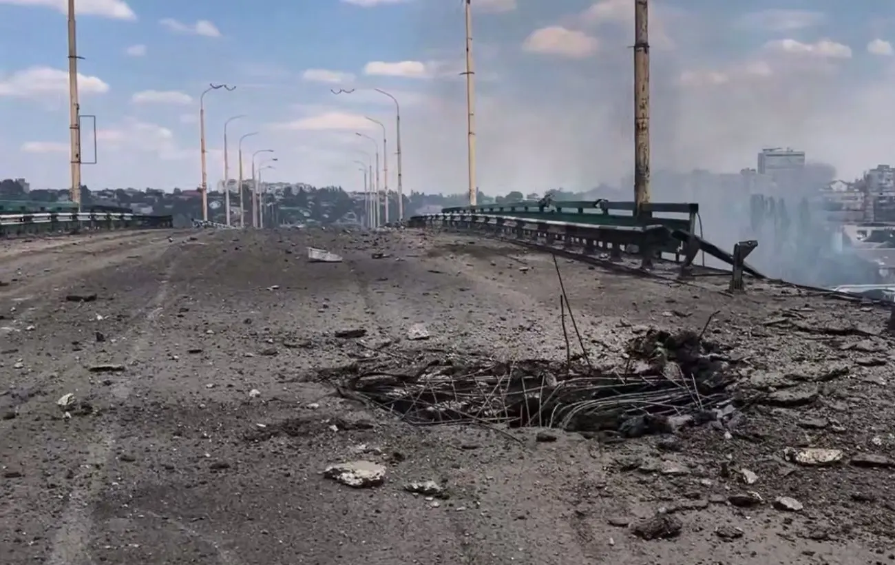 Не так критично, як вчора: нові деталі російського удару по мосту в Херсоні