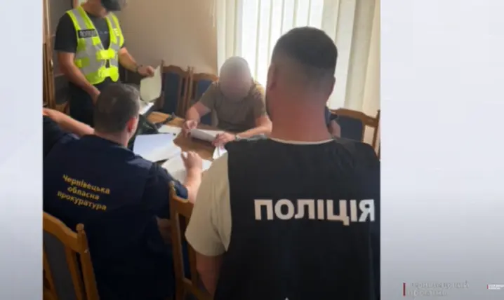 500 доларів за зняття з розшуку та обліку: на Буковині затримали топ посадовця