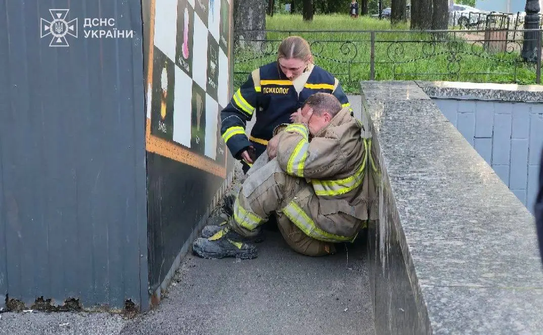 У Києві під час ліквідації наслідків ворожих ударів загинули троє рятувальників. ФОТО