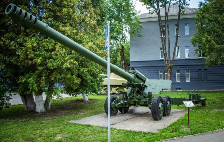 Росіяни обстрілюють артилерією за кілометр від Сум — ЗМІ