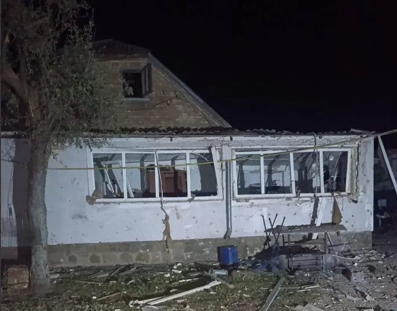 Внаслідок атаки ворожих БпЛА на Обухівщині одна людина поранена, пошкоджено чотири будинки (фото)