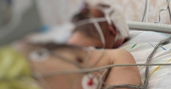 На Закарпатті після падіння у приміщенні ТЦК чоловік потрапив у реанімацію