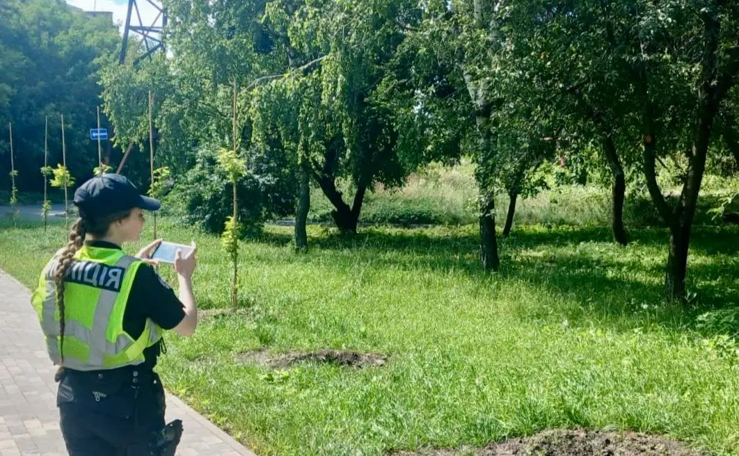 У сквері Києва викрали дерева, які висадили на честь загиблих журналістів