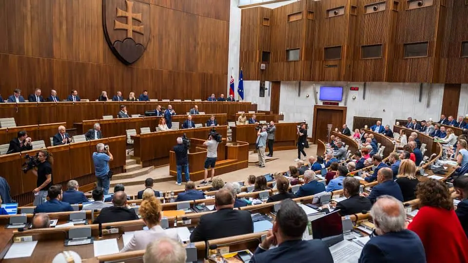 Парламент Словаччини схвалив резолюцію проти антиросійських санкцій