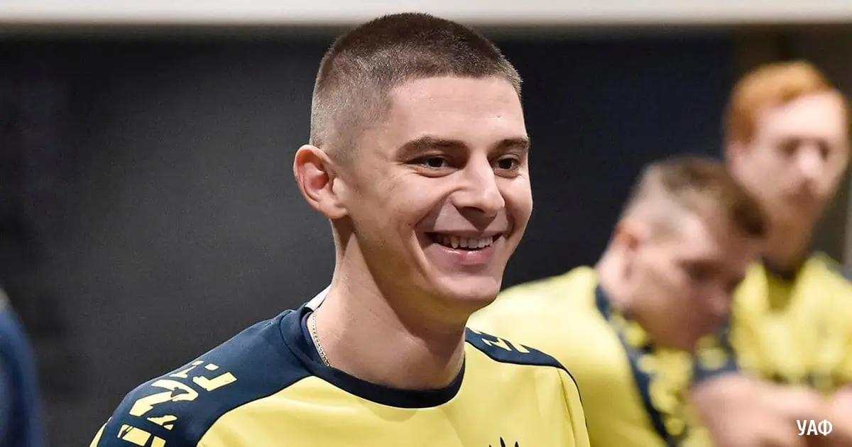 У пастельних тонах: Миколенко виступив у ролі моделі