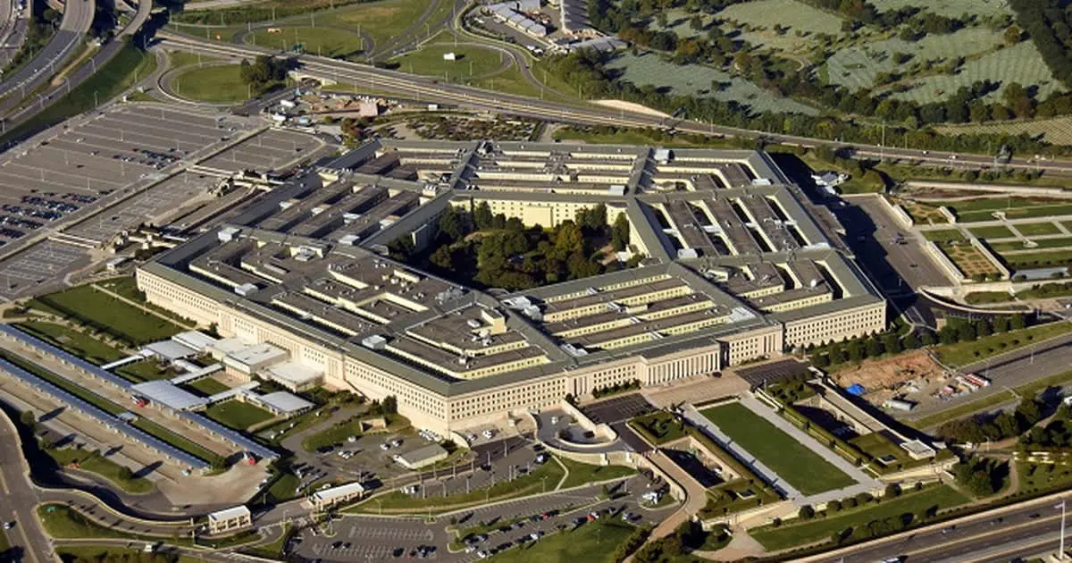 США зупиняють передачу зброї, нова пропаганда Орбана, НАТО тролить Лаврова: новини дня