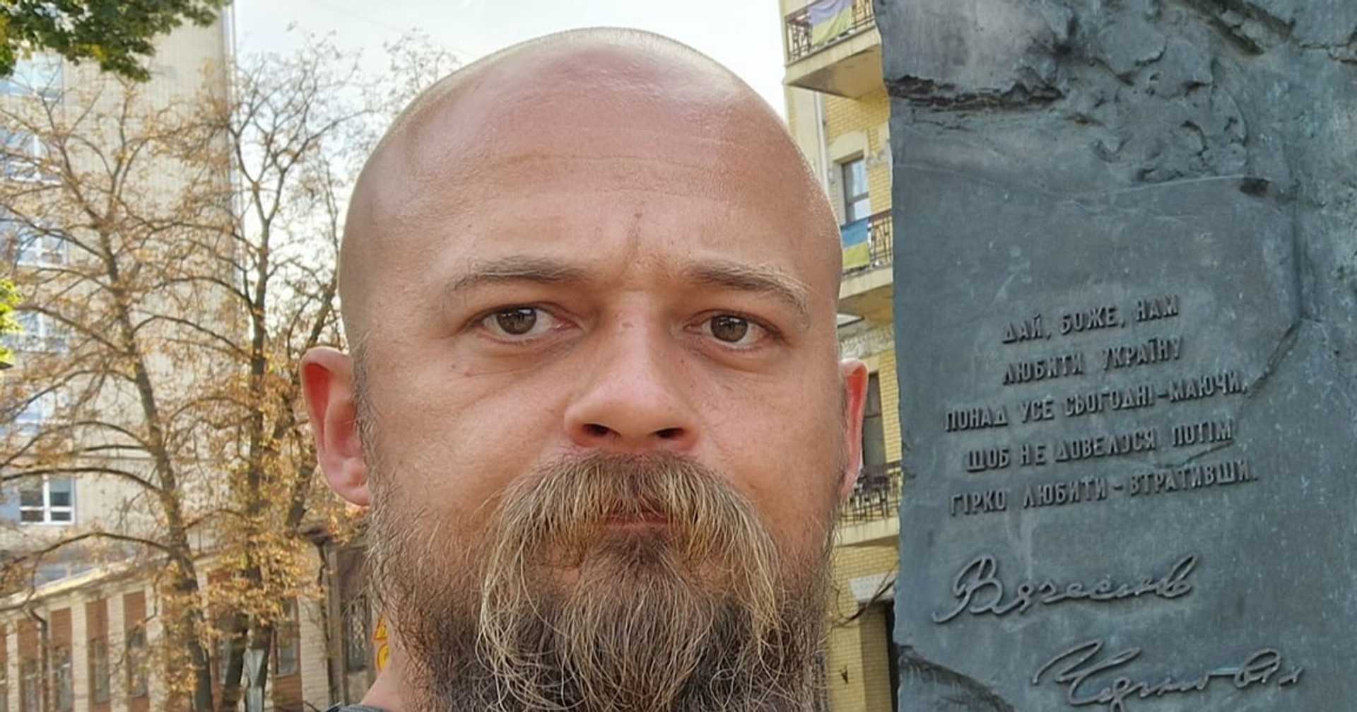 "Збираються ховати у воді": ветеран голодує через проблеми з Національним військовим кладовищем