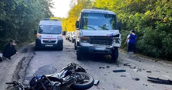 На Рівненщині внаслідок зіткнення з маршруткою загинув мотоцикліст