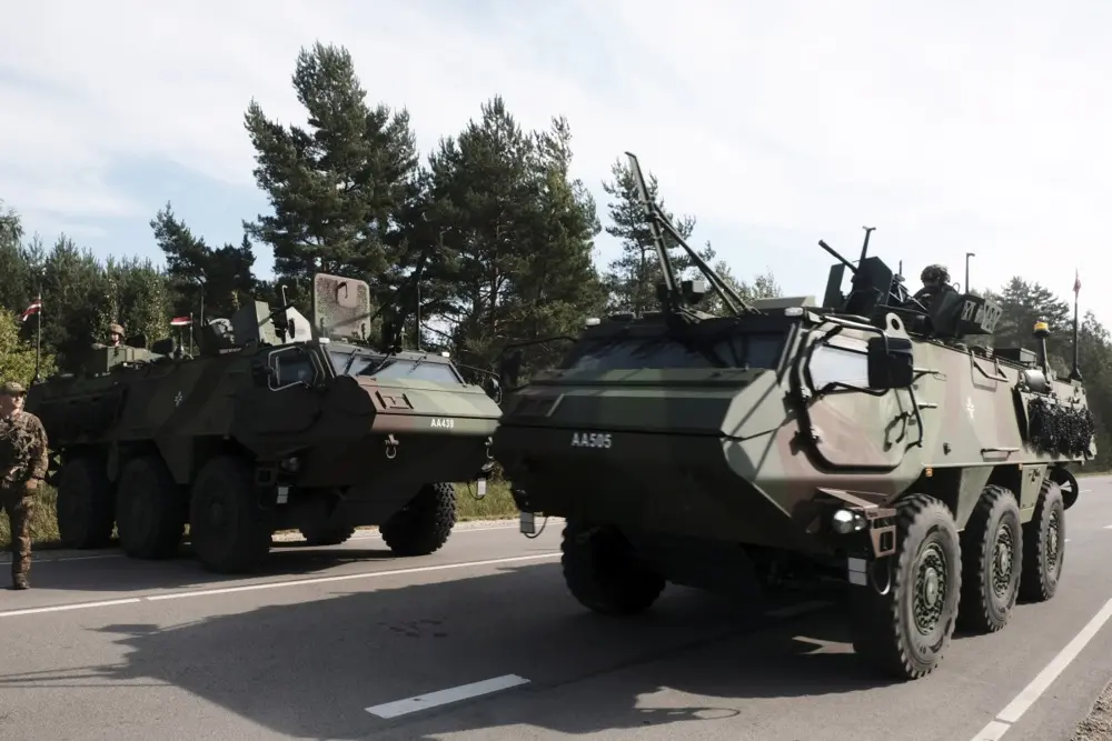 Украина получила первую партию бронетранспортеров Patria от Латвии