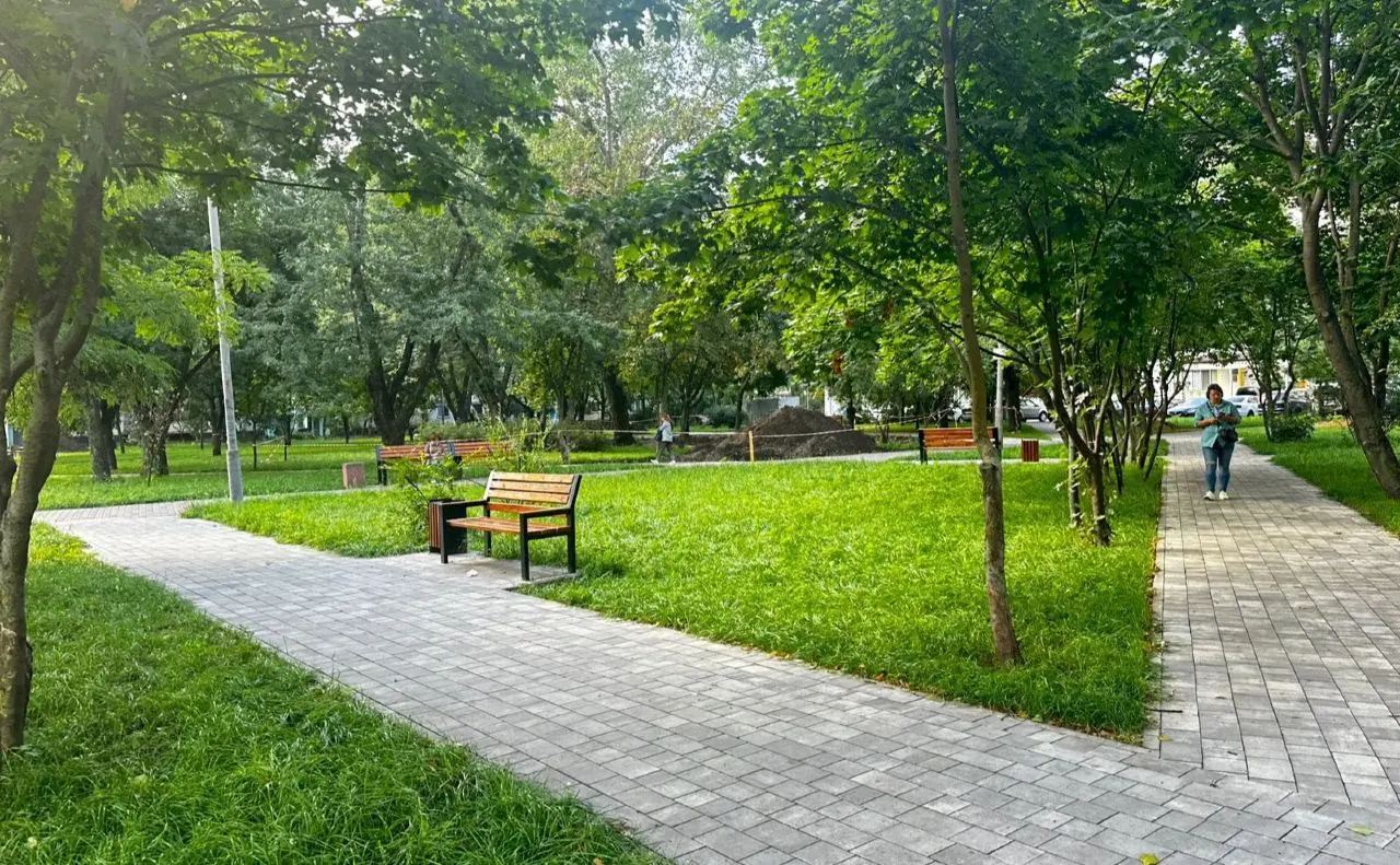 Ремонт скверу на вул. Андрея Шептицького у Києві