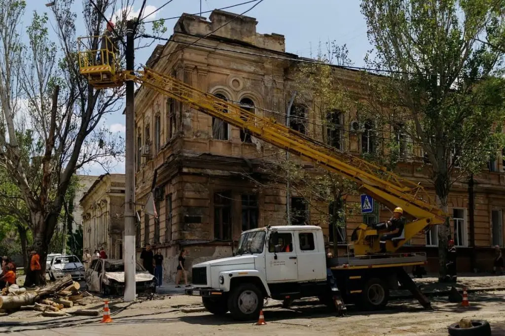 Десятки будинків, сотні квартир: Одеса підраховує збитки після атаки дронів (фото, відео)