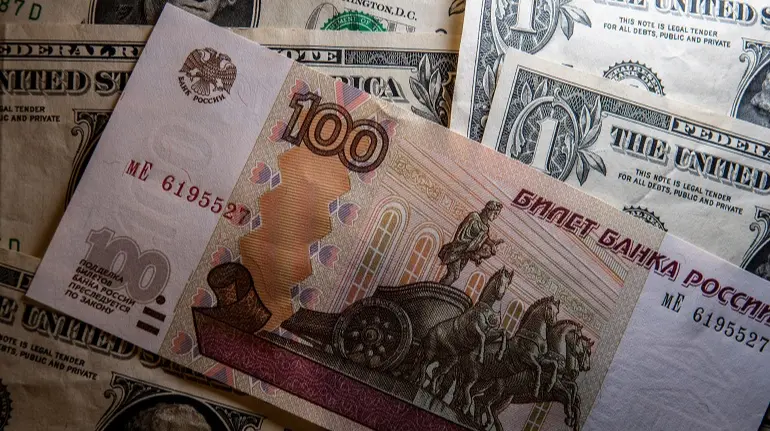 Рубль зміцнився до максимуму за два роки на тлі новини про переговори