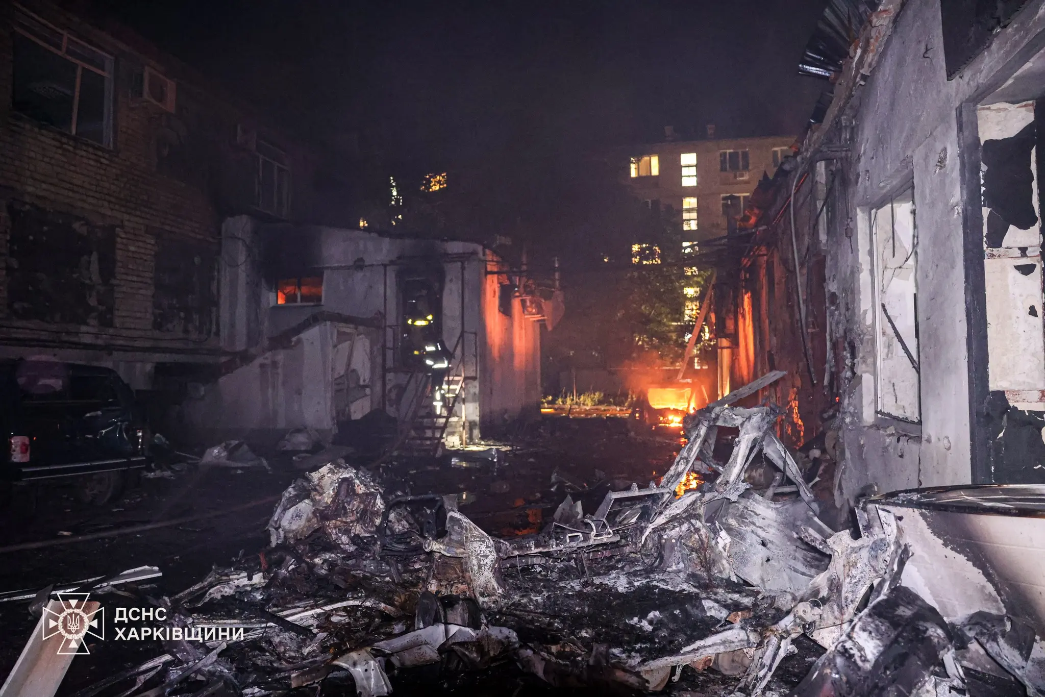 Пожежі, руйнування, троє поранених – наслідки обстрілів Харкова 📷, 📹