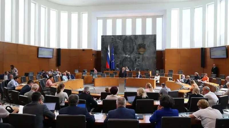 Парламент Словенії повторно схвалив закон про асистований суїцид