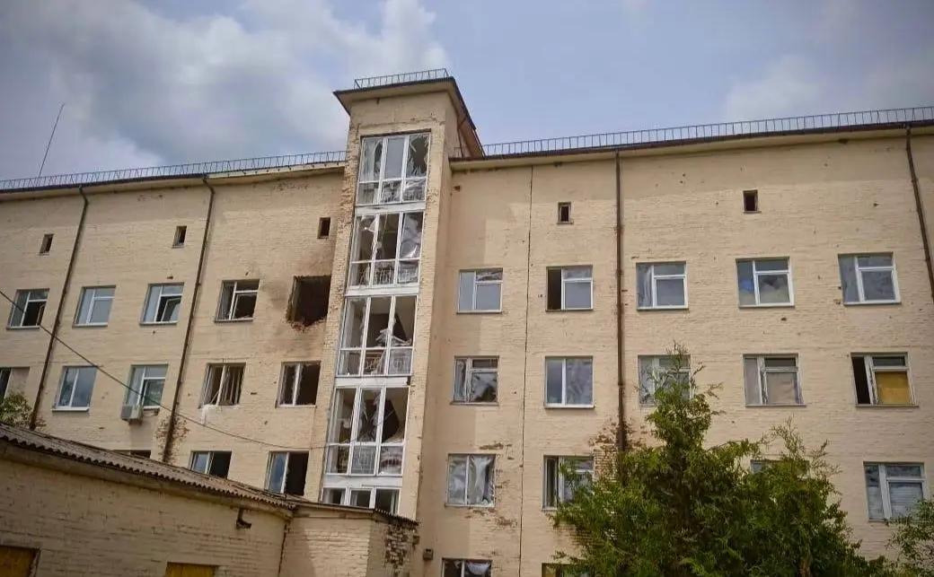 «Це вже п’ятий „приліт“ у цей медзаклад»: росія завдала удару по лікарні в Чернігівській області