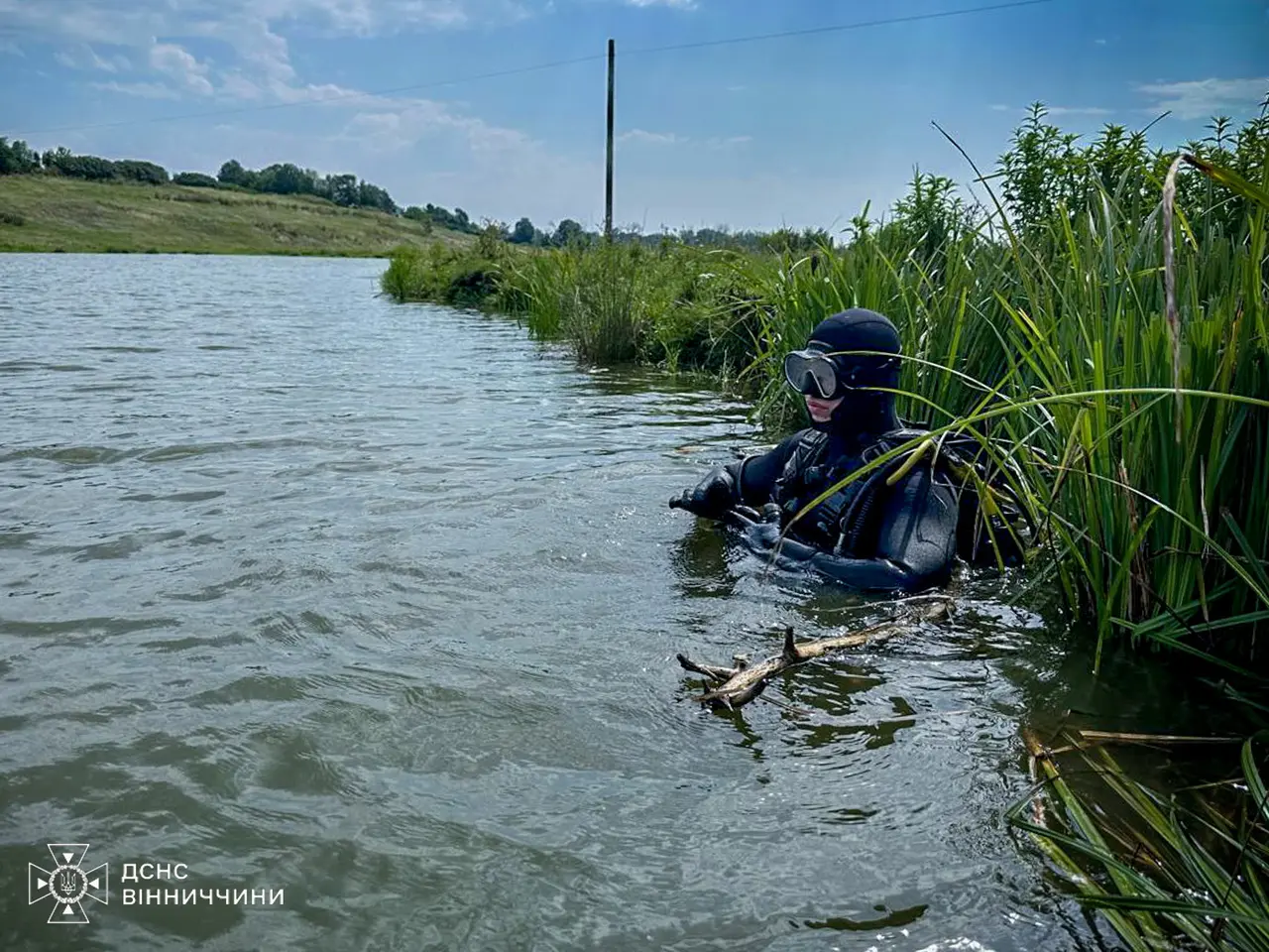 Водолази вилучили з водойми тіло чоловіка, якого шукали добу на Вінниччині