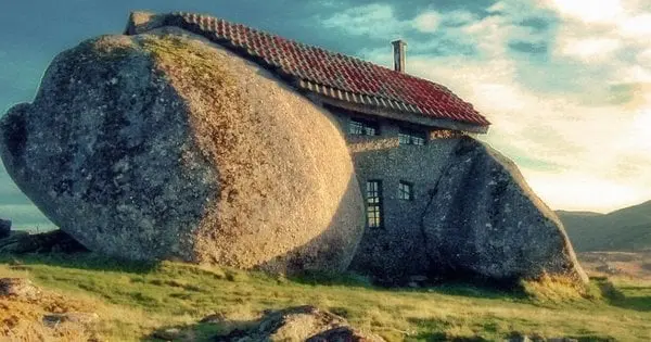 Відмова від конвенційних форм і матеріалів: фотоальбом про найдивніші будинки світу