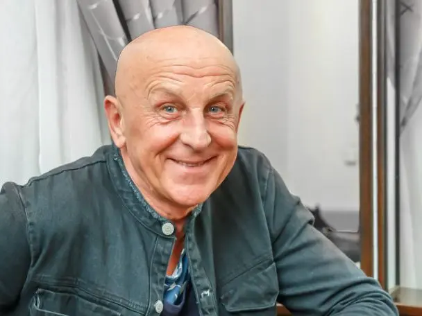 Відомий 69-річний актор приголомшив зізнанням про досвід стосунків з чоловіками