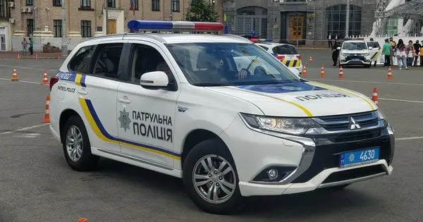 У центрі Києва перекинулося поліцейське авто, правоохоронець загинув