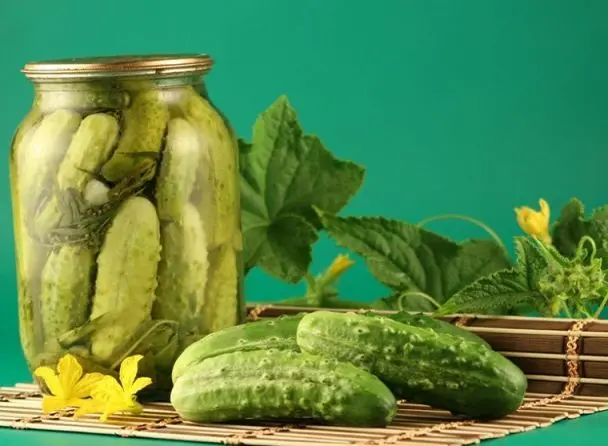 Як приготувати смачний маринад, розсіл для огірків — скільки солі, цукру, оцту треба додати