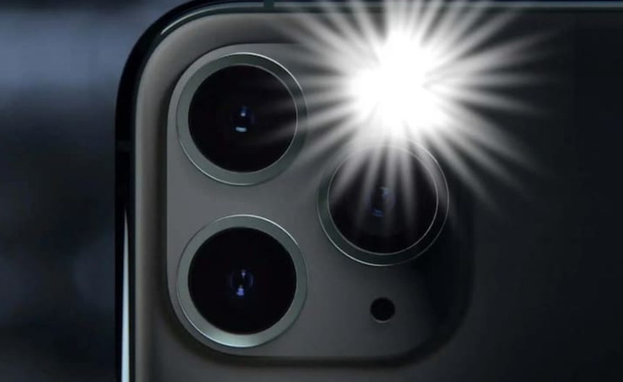 Як увімкнути спалах під час дзвінка на iPhone: інструкція для iOS