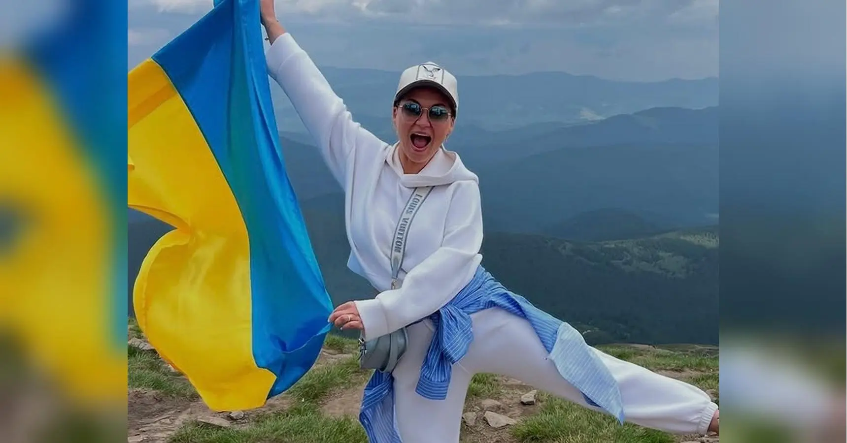 Чекають страшні випробування: популярна акторка заспівала гімн на вершині Говерли