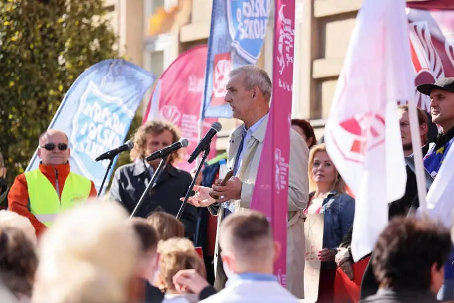 Протест вчителів Польщі проти низьких зарплат