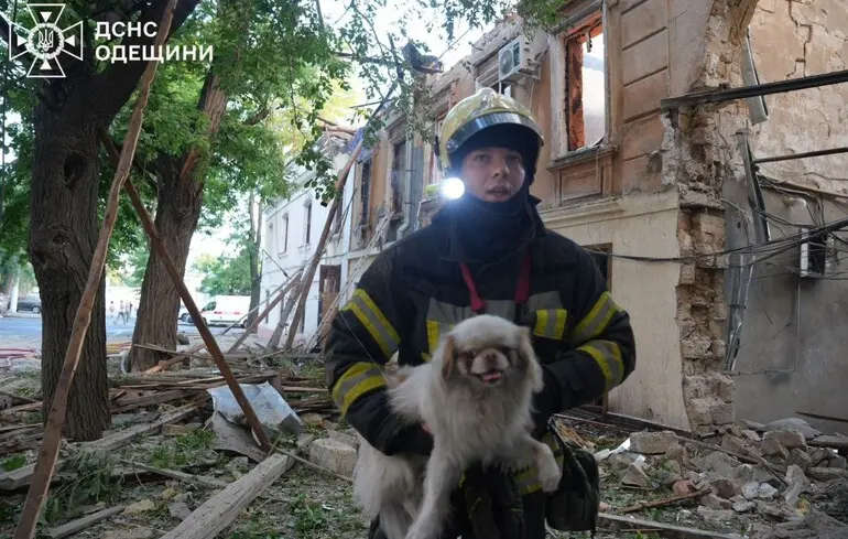 Руйнування, пожежі, постраждалі: ДСНС показали, як виглядає Одеса після обстрілу
