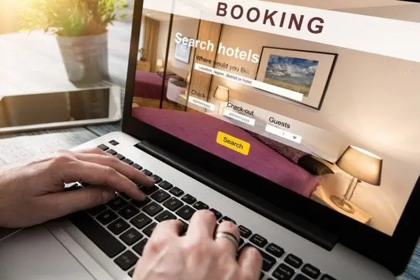 На відомий агрегатор Booking.com подали до суду: у чому причина