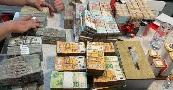 СБУ викрила розкрадання 64 млн грн при закупівлі авто для військових на Львівщині