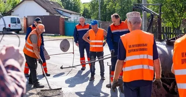 Мер Івано-Франківська уточнив, як посадовці мерії долучаються до ремонтів доріг