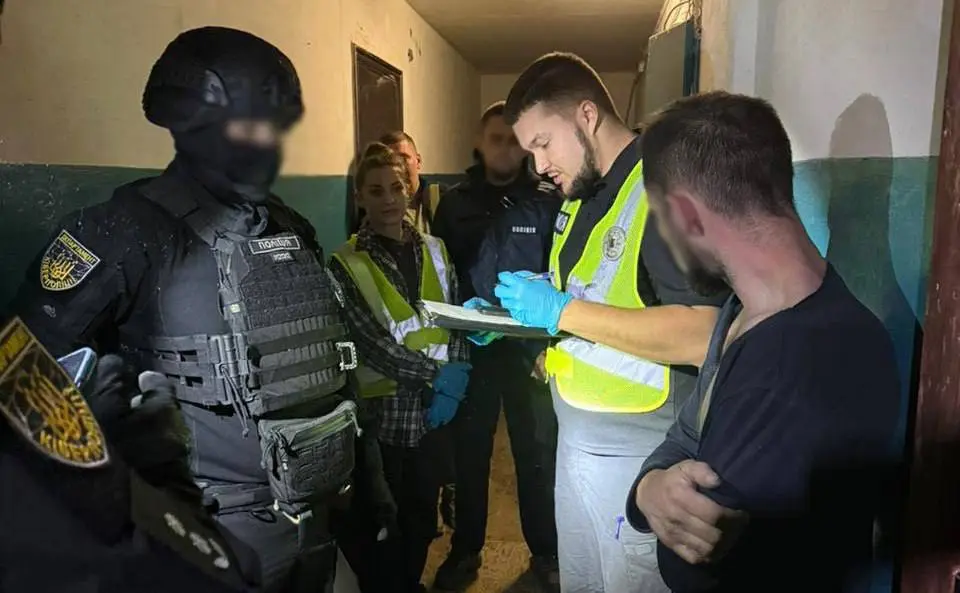 У Києві затримали чоловіка, підозрюваного в розбещенні 7-річної дитини