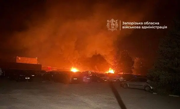 Росія завдала ударів по Запоріжжю КАБами: у місті вирують пожежі (відео)