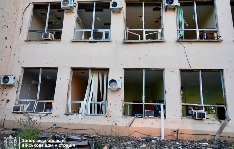 Росіяни двічі завдали удару по Запоріжжю: 17 поранених, є багато руйнувань 